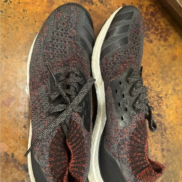 Adidas UltraBoost Men's Black/Red Running Shoes Mens size 12 mint condition - Picture 5 of 8
